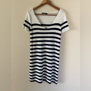 Women’s CCC ShortSleeve VNeck Knitted Stripe White&Navy KneeLength Dress Size 6